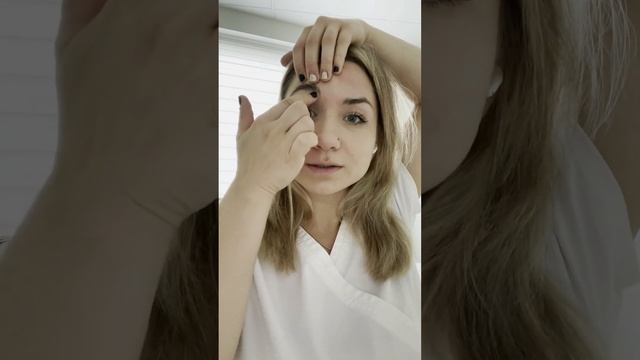 Массаж лица дома: убираем межбровную морщинку