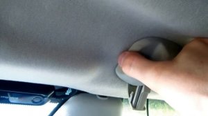 Как снять центральный держатель для солнцезащитных козырьков. Рено меган 2