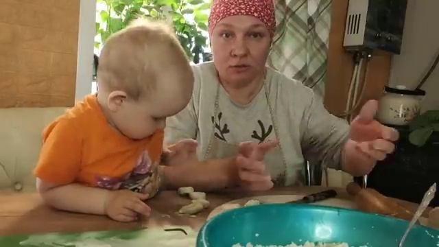 ПОМОШНИК ПОЛИВАЕТ?♀️ПОМОШНИЦА ПОМОГАЕТ ГОТОВИТЬ/ПОЛУЧИЛИ КВИТАНЦИЮ ЗА САД... смотреть онлайн