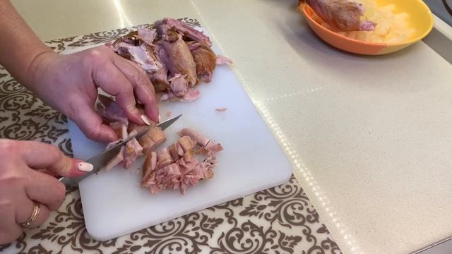 ВКУСНЕЙШИЙ САЛАТ С КОПЧЁНОЙ КУРИЦЕЙ И АНАНАСОМ. ПРОСТО ВКУСНО?. смотреть онлайн