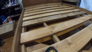 Самодельная деревянная кровать.  Простота конструкции и надежность.Homemade bed.