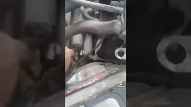 Как завести автомобиль с помощью отвёртки смотреть онлайн