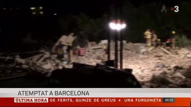 Atemptat a Barcelona - Telèfon gratuït d'atenció a les víctimes: 900 400 012 смотреть онлайн