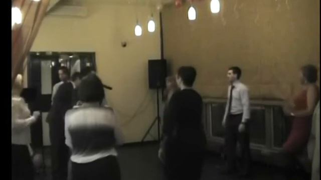 Каждый хочет любить: и матрос, и моряк! Танцуют все на свадьбе. смотреть онлайн