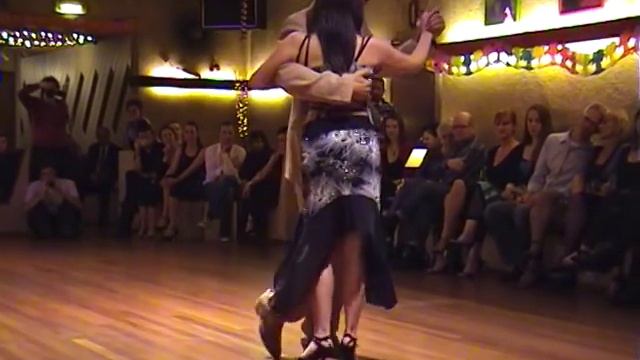 Lorena & Raphael in La Milonga Firulete - Poema - Francisco Canaro смотреть онлайн