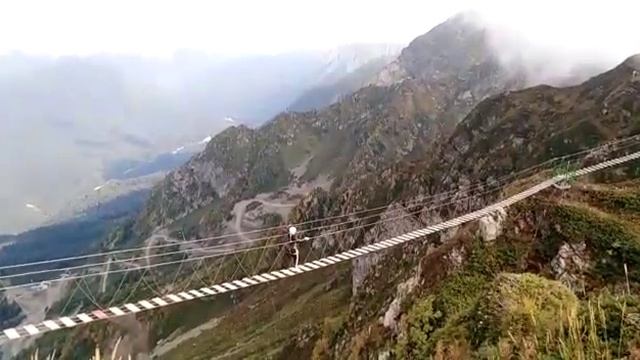 Я на деревянном висячем мосту на Красной поляне #розахутор смотреть онлайн