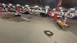 Выходной день в торговом центре Мега.