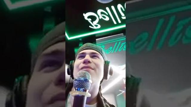 Ещё один кринж в караоке кабинке (не знаю что за песня) 16+ смотреть онлайн