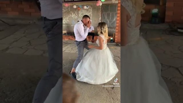 ТАНЦУЙ ЕСЛИ ЗНАЕШЬ ТРЕНДЫ , ТИК ТОК ЗАЖИГАЕТ . смотреть онлайн