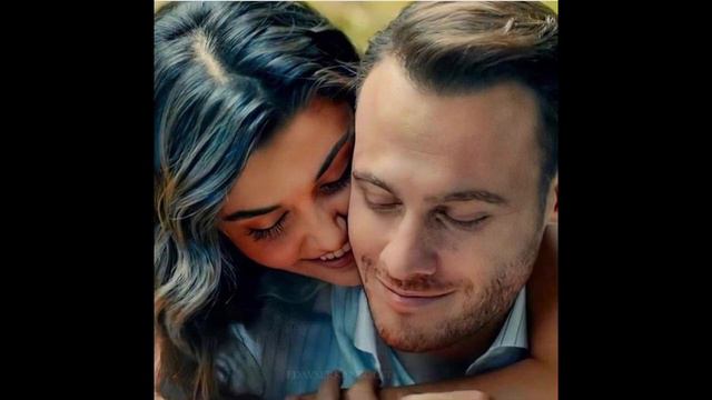 Hande y Kerem fueron atrapados besándose cerca de la casa de Hande. смотреть онлайн