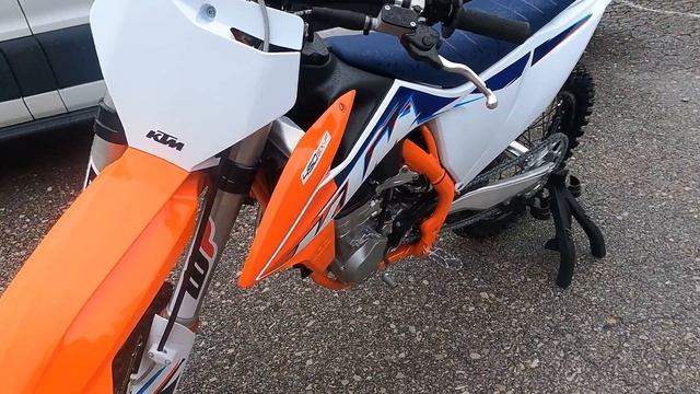 2022 KTM 450 SXF | First Start and Run Sound (4K) смотреть онлайн