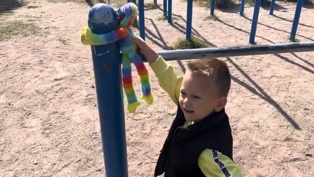 Цветной  Хаги Ваги и Картун Кэт на детской площадке #huggywuggy #cartooncat #kidsvideo