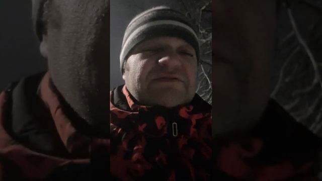 всем привет! это видеозапись. селфи камеры. Самсунг. нот-9. в 8 утра. иду со школы. я вот решил смотреть онлайн