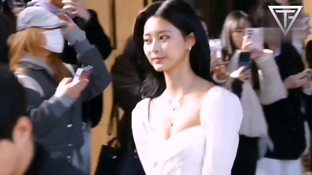 NETIZENS GOING CRAZY FOR TZUYU'S ETHREAL BEAUTY