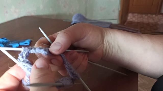 УРОК ДЛЯ НАЧИНАЮЩИХ часть 1, вяжем женские носки 38-39 размер (бабушки Варвары носки). смотреть онлайн