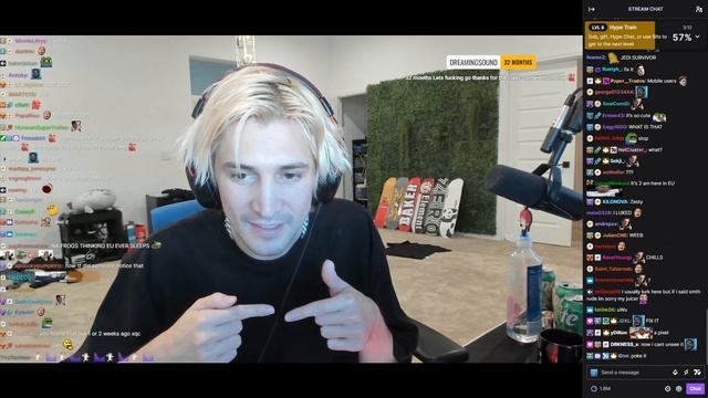 xQc finds a dead pixel on his stream смотреть онлайн