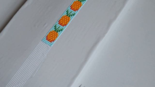Фенечка с ананасом из бисера | Фенечка из бисера на станке | Простые браслеты из бисера смотреть онлайн