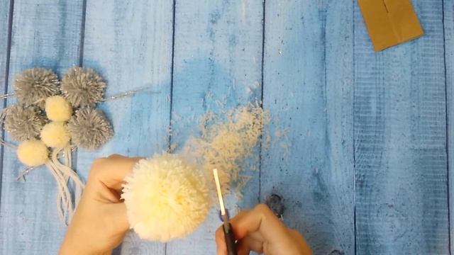 DIY. Новогодний венок из помпонов. Christmas Wreath. Символ года.+