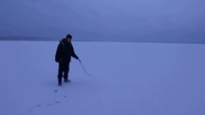 торпеда для протяжки сетей подо льдом с радиомаяком.
