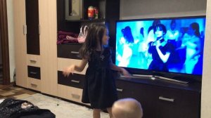 Танцы под Wednesday