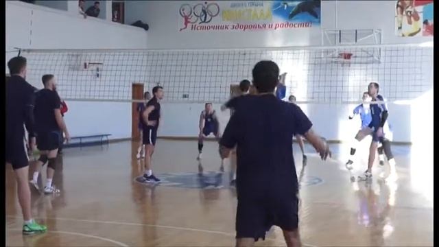 В Таштаголе состоялся Рождественский турнир по волейболу среди мужских команд смотреть онлайн