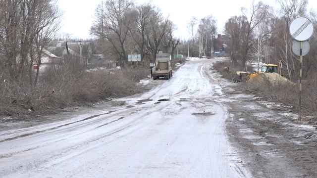 Начались ремонтные работы автомобильного моста через речку Брусну.