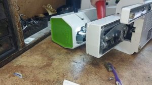 Швейная машинка  PFAFF 140 S петляет снизу