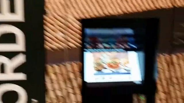 McDonalds in Vienna Airport (Vienna, Austria) смотреть онлайн