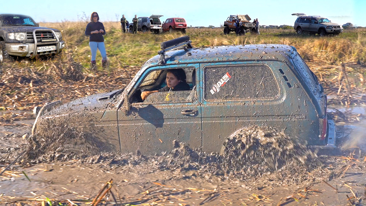 ОТЖАЛА МАШИНУ У МУЖА И ПОКАЗАЛА КАК НУЖНО ЕЗДИТЬ НА НИВЕ смотреть онлайн