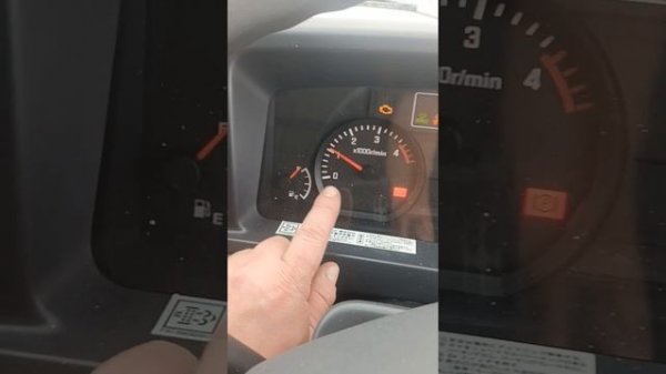 неисправности Isuzu Elf 2015 года ошибка на приборной панели