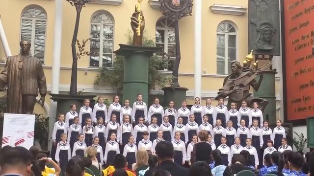 Когда просыпается море музыка В.Каминского стихи О.Вациетиса русский текст К.Алемасовой смотреть онлайн