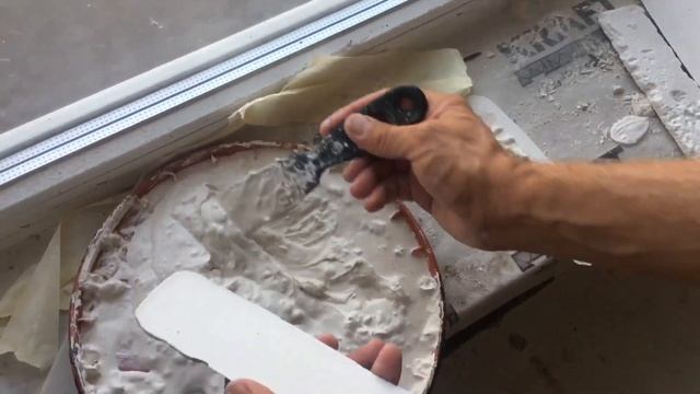 Как клеить гипсовую плитку , как клеить гипсовый кирпич, как клеить декоративный кирпичик смотреть онлайн