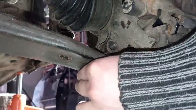 Как снять переднюю нижнюю шаровую опору Ford Focus 1 #RAZNOBOY #фордфокус1 #FordFocus1 смотреть онлайн