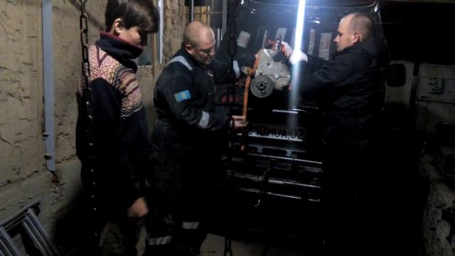 Снятие двигателя с машины УАЗ 417 3152 смотреть онлайн