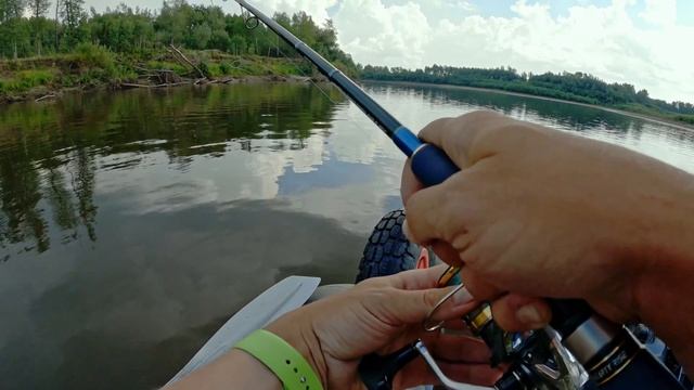 Трофейная ЩУКА в корягах, яндекс погода и личная радуга. Щука и окунь на спиннинг. Рыбалка Тюмень смотреть онлайн