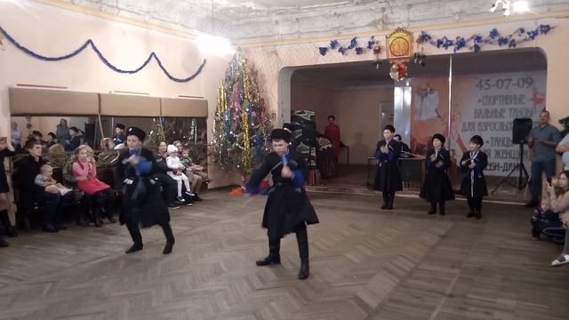 Заводной танец от юных казачат смотреть онлайн