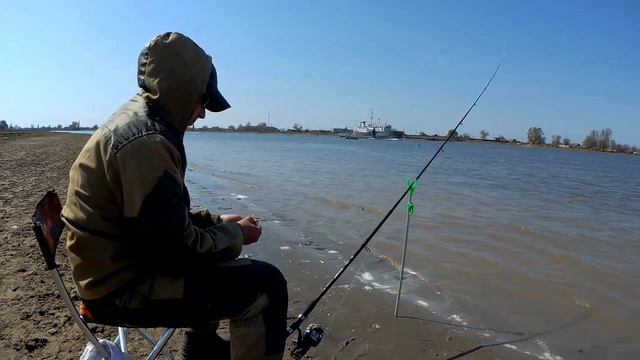 Весенняя рыбалка. Рыбе понравились тамбовские черви !!!! СУПЕР ПРИМАНКА. смотреть онлайн