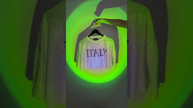 В наличии крутые футболки со стразами ✨