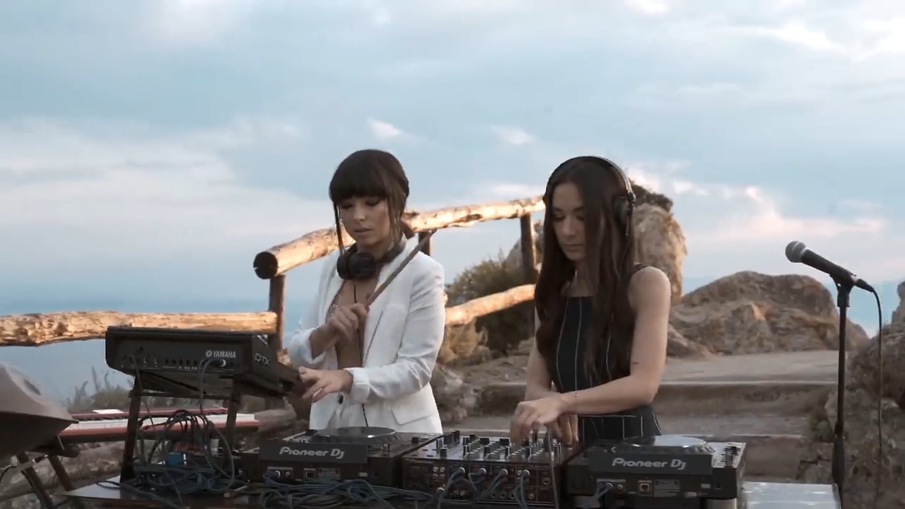 Giolì & Assia - #DiesisLive @Milazzo, Sicily [Handpan Set] смотреть онлайн