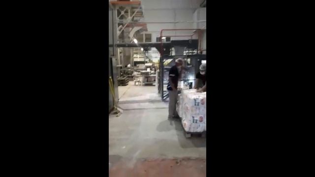 Упаковочный автомат / Группиратор для сыпучих продуктов смотреть онлайн