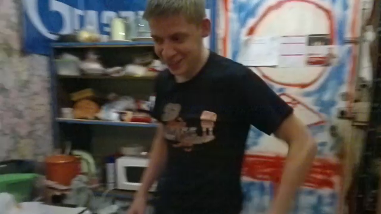 Тараканы ползают в общаге смотреть онлайн