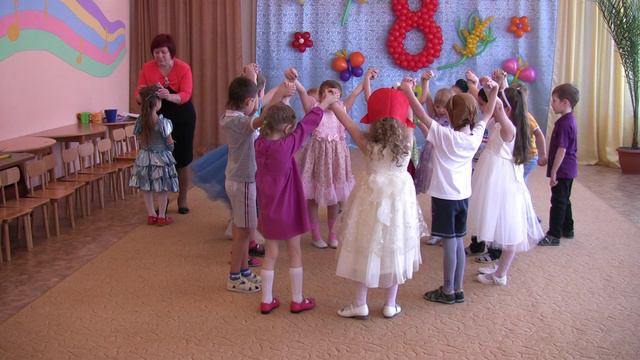 Детский сад. 8 марта смотреть онлайн