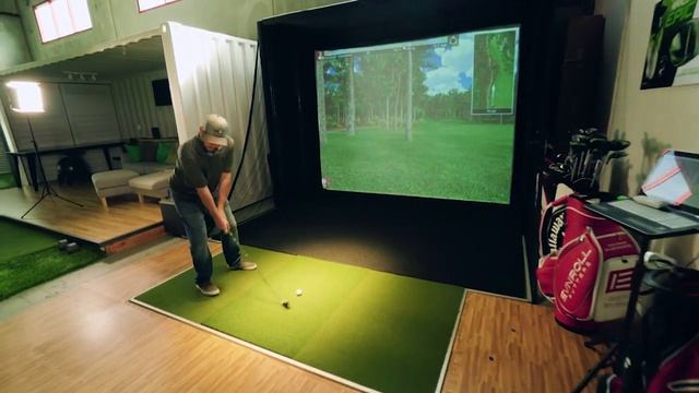 Is this the best indoor Golf Simulator? смотреть онлайн