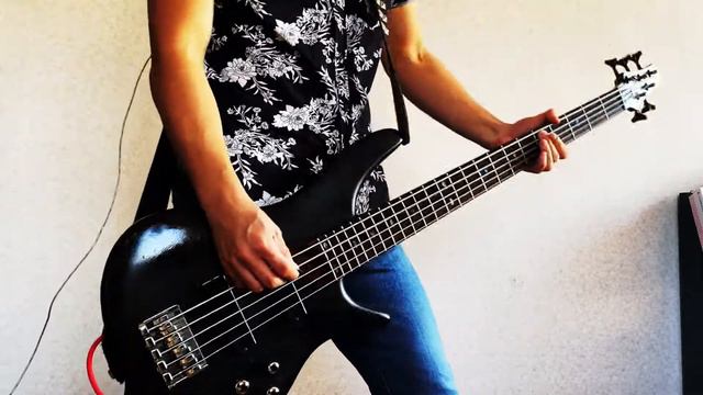 Underoath - Writing On The Wall || Bass Cover смотреть онлайн