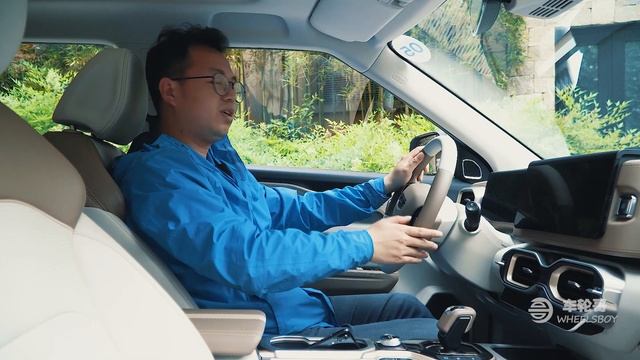 Electric Car Looks with Petrol Power: Geely Icon смотреть онлайн