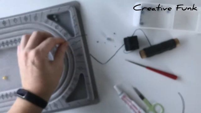 Quick beading hacks! Thread fraying? Bead holes too small? We’ve got your solution here ⬅️? смотреть онлайн