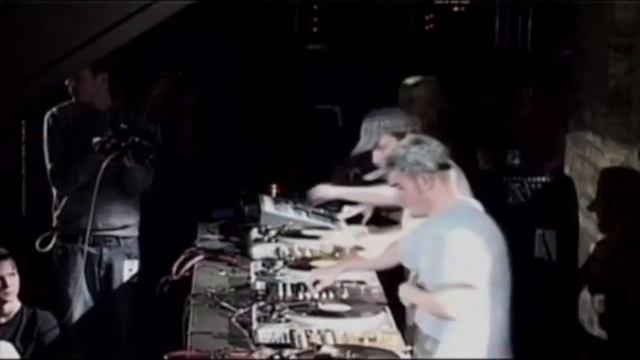 Scratch Perverts — 2002 Vestax World Showcase смотреть онлайн
