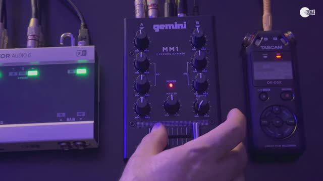 Gemini MM1 обзор компактного DJ микшера от DJ Maxdubs смотреть онлайн