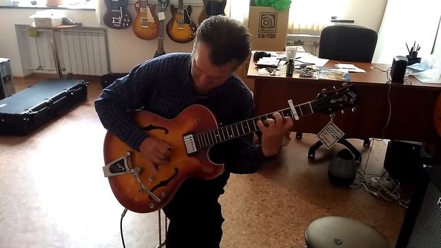Александр Бриз и Guild T-100 1963 - видео 1 смотреть онлайн