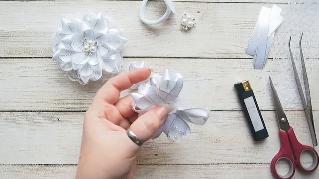 Белоснежные бантики с люрексом. Бантики из узких лент DIY | ribbon bows | laços de fita смотреть онлайн